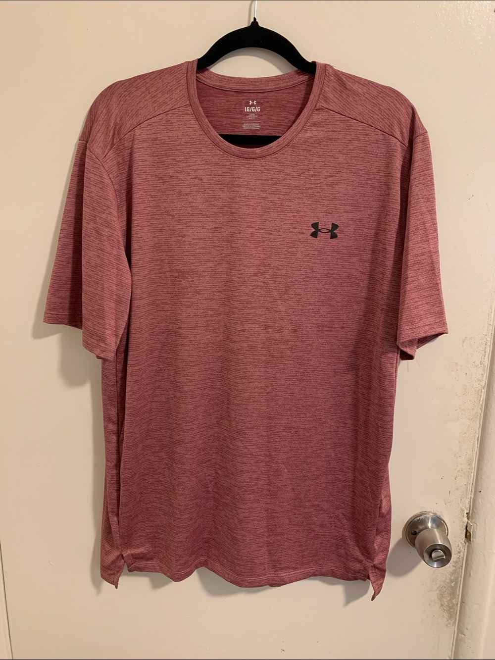 Men’s under armour tee!